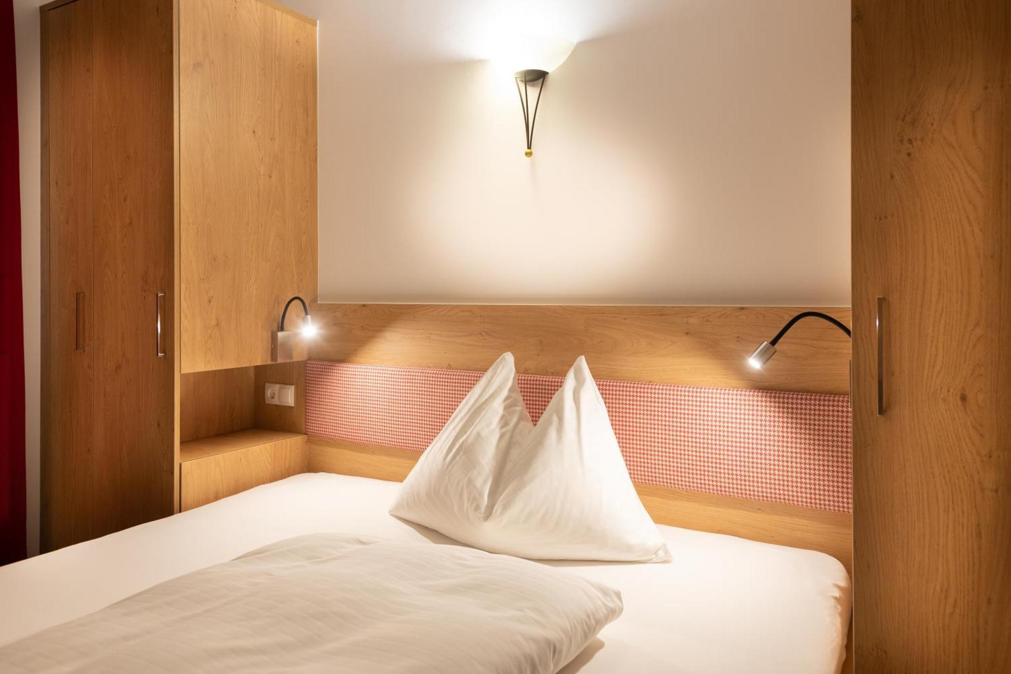 Hotel Gasthof Kroell - Inkl Nationalpark-Karte, 1 X Grossglockner Hochalpenstrasse Kostenlos, 1X Gerlos Alpenstrasse Kostenlos, Krimmler Wasserfaelle Kostenlos, Verschiedene Bergbahnen Kostenlos, Badesee Kostenlos, Bus & Zug Kostenlos, Genusskueche, Нидернзилль Экстерьер фото